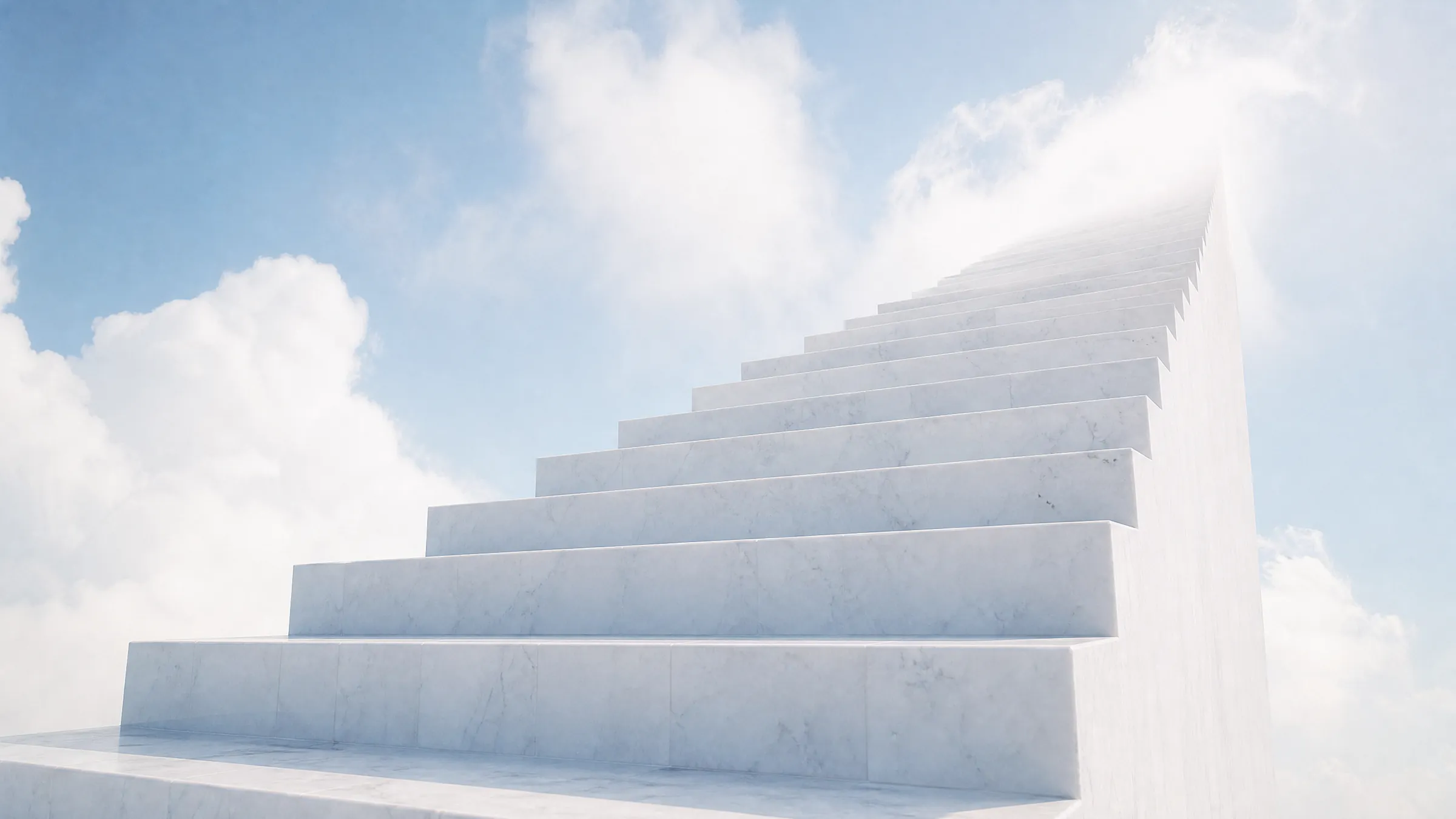 Weiße Marmortreppe, die in die Wolken führt